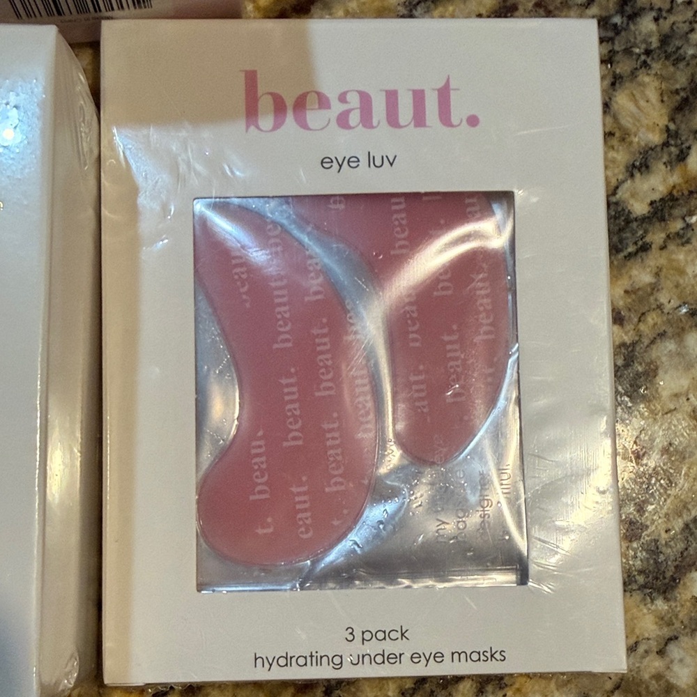 NWT Beaut bundle - Picture 4 of 5